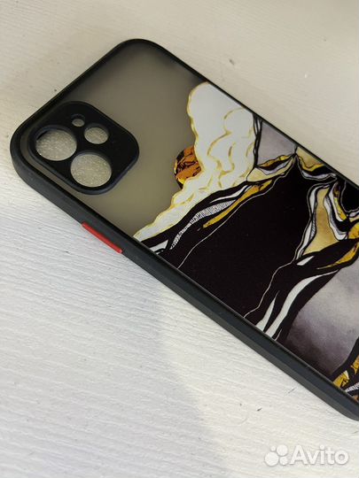 Чехлы на iPhone 11