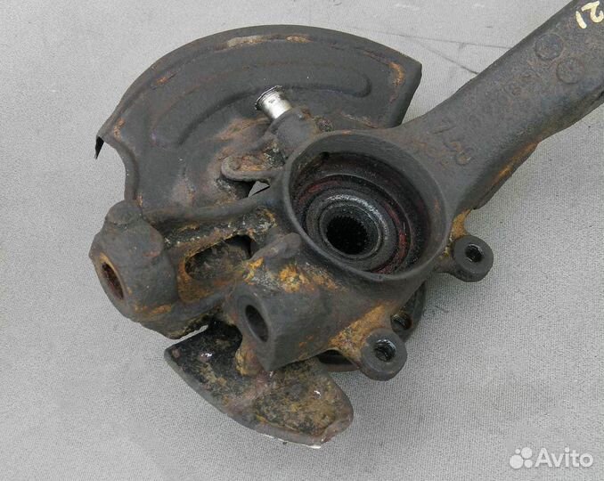 Кулак поворотный правый Audi A6 C5 1.8