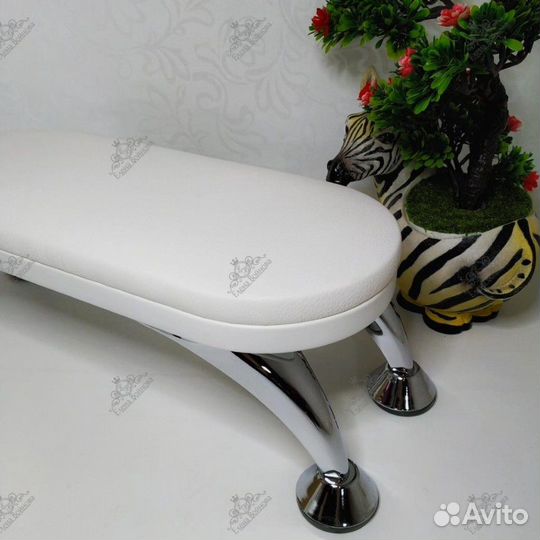 Подставки для маникюра на хромированных ножках