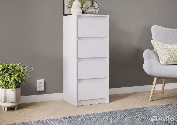 Стол белый и комод