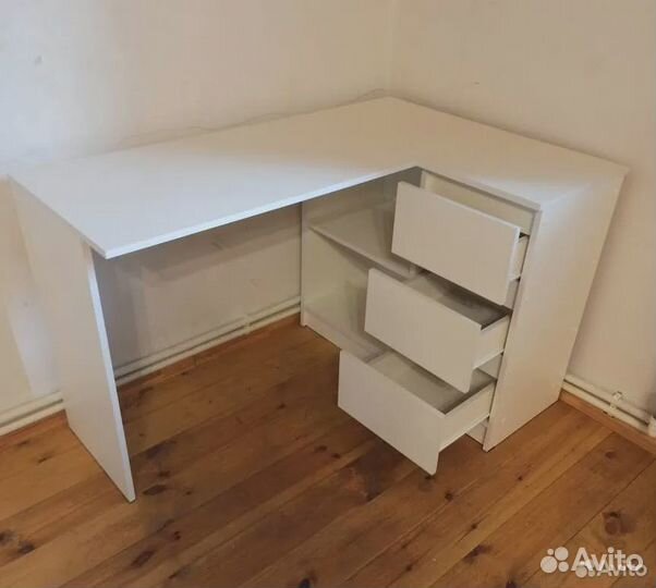 Угловой письменный стол, белый