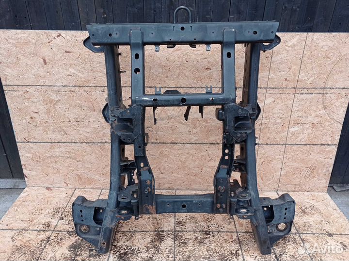 Балка передняя/подрамник Land Rover Discovery IV