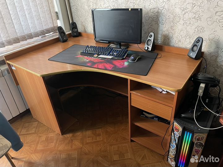 Компьютерный стол