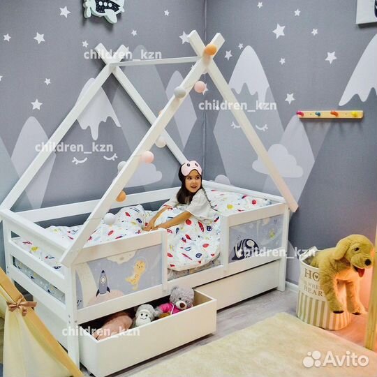 Детская кровать с домиком