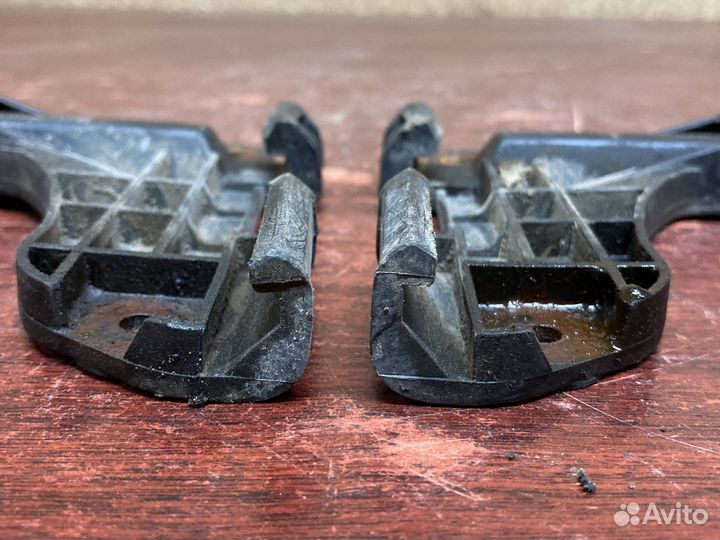 Направляющие заднего бампера ауди 80 б4