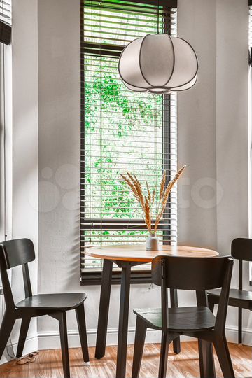 2-к. квартира, 57 м², 1/3 эт.