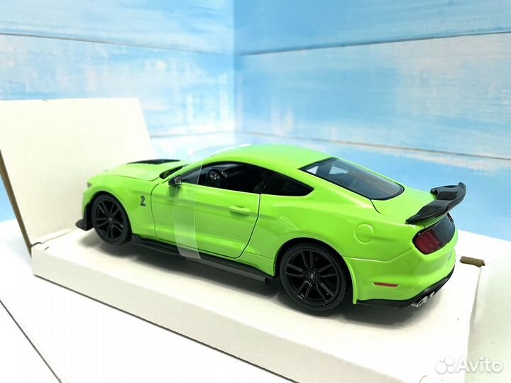 Модель автомобиля Ford Shelby Mustang GT500 1:24