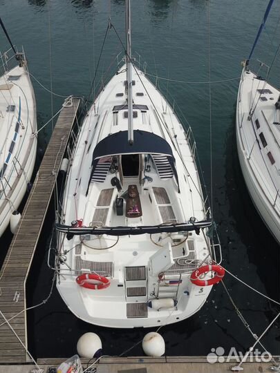 Морские прогулки и аренда яхт