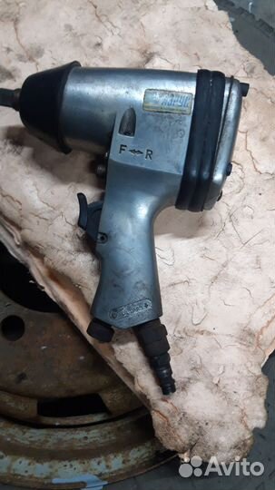 Пневмогайковерт