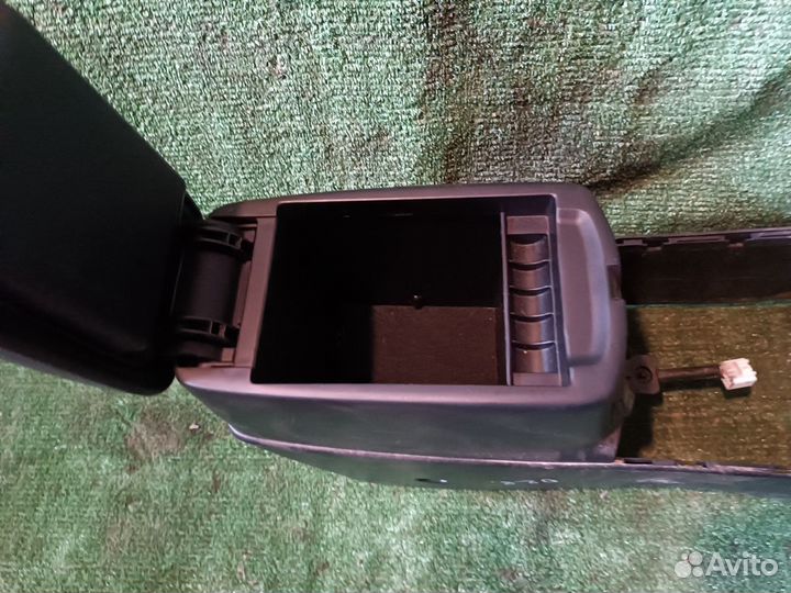 Подлокотник Mazda 6 GG рестайлинг (2005—2008)