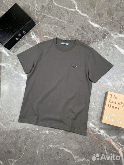 Футболка Prada