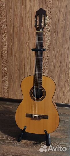 Классическая гитара Cremona