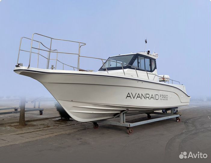 Катер Avanraid F320 Fishmaster