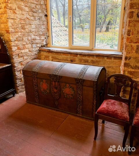 Сундук старинный