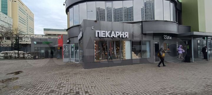 40 м² в ТЦ и 16м2 на фасаде ТЦ