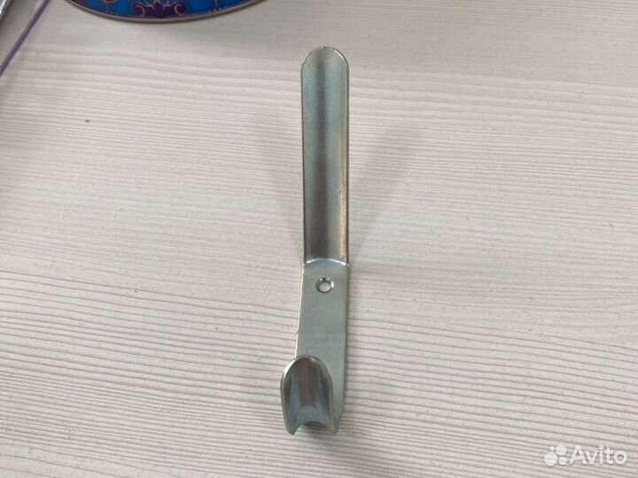 Крючок мебельный