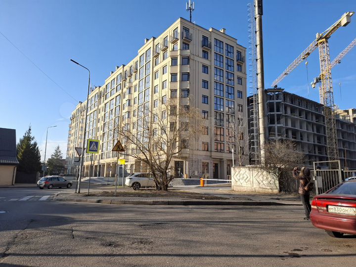 2-к. квартира, 65 м², 9/9 эт.