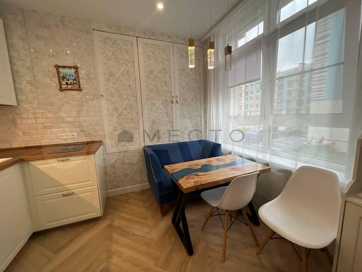 2-к. квартира, 57 м², 1/4 эт.