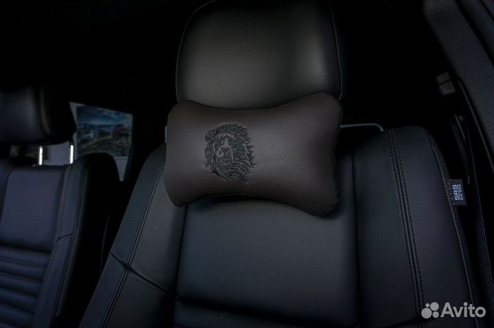 Подушки под шею с вышивкой