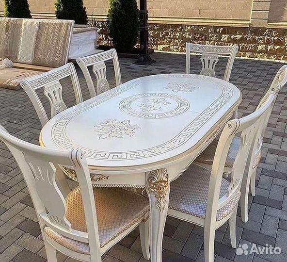 Стол и стулья