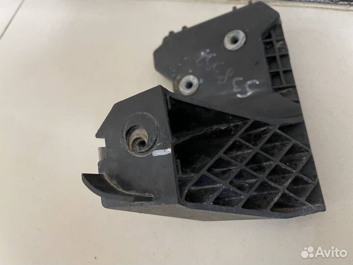 Кронштейн фар правый Skoda Karoq 2017