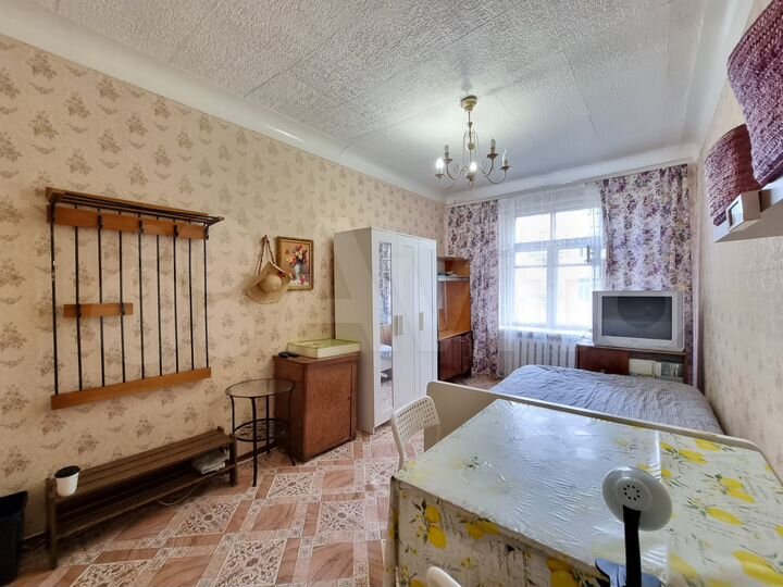 Комната 16 м² в 4-к., 4/4 эт.