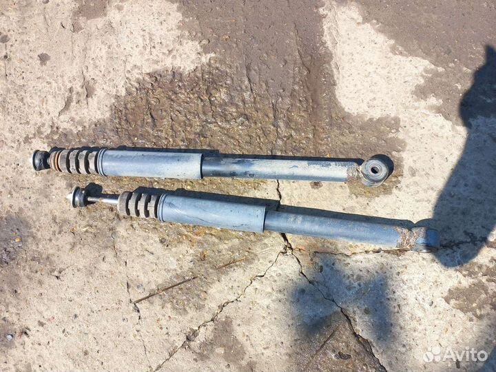 Рено Логан задние амартизаторы