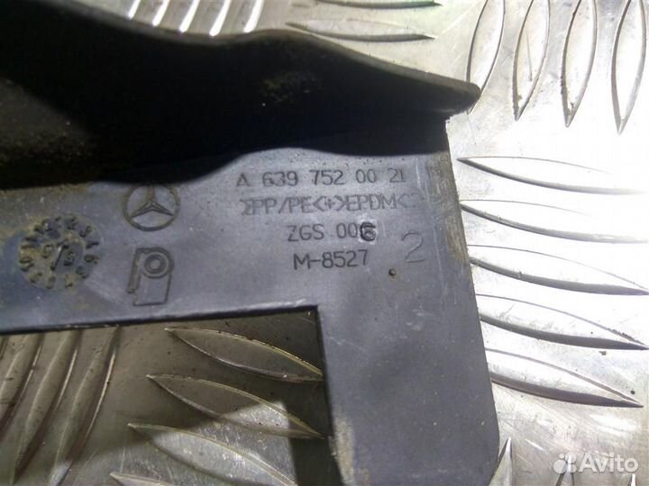 Кронштейн лючка бензобака Мерседес Vito Viano W6