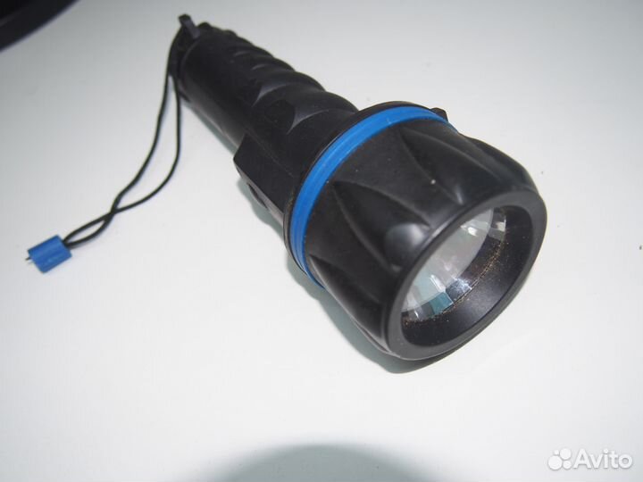 Фонарик на батарейках новый