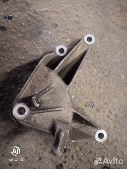 Кронштейн двигателя Chevrolet Cruze J300 F16D3