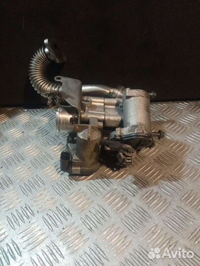 Дроссельная заслонка Renault 2.0 dci 8200330810