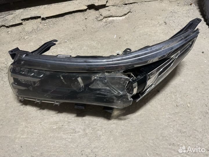 Фара автомобильная toyota corolla 150