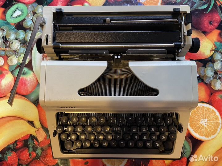 Пишущая печатная машинка Любава