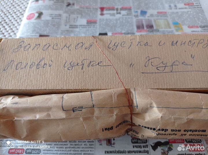 Запасная щетка и инструкция к механическому венику