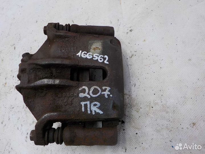 Суппорт передний правый peugeot 207