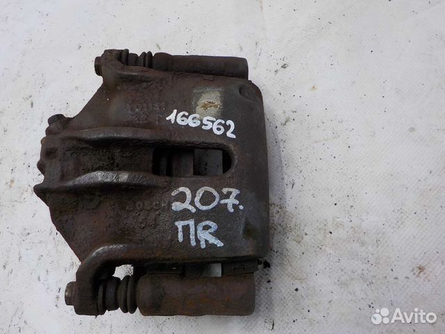 Суппорт передний правый peugeot 207