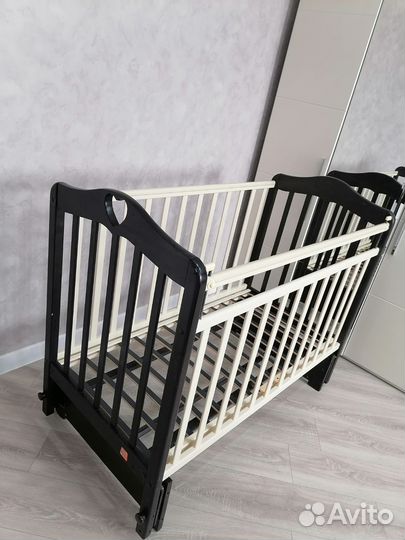 Кроватка с маятником