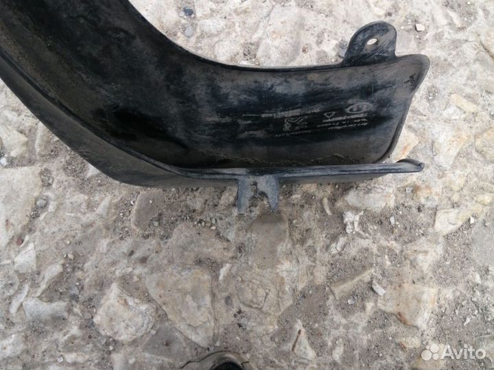 Брызговик задний левый Peugeot 3008 2010)