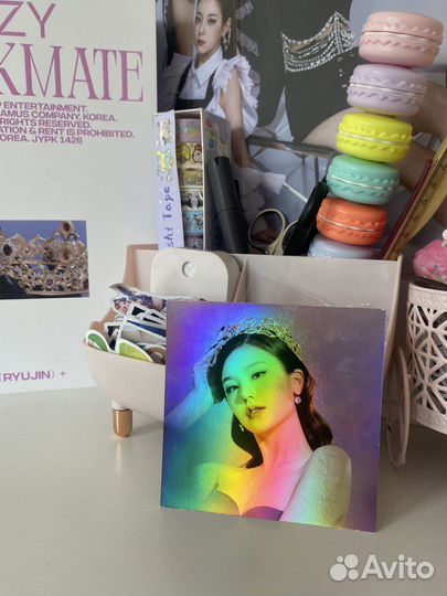 Открытка голографическая йеджи