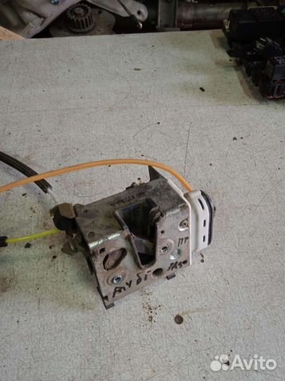 Замок двери задний правый Audi A4 B5 ауди а4 б5