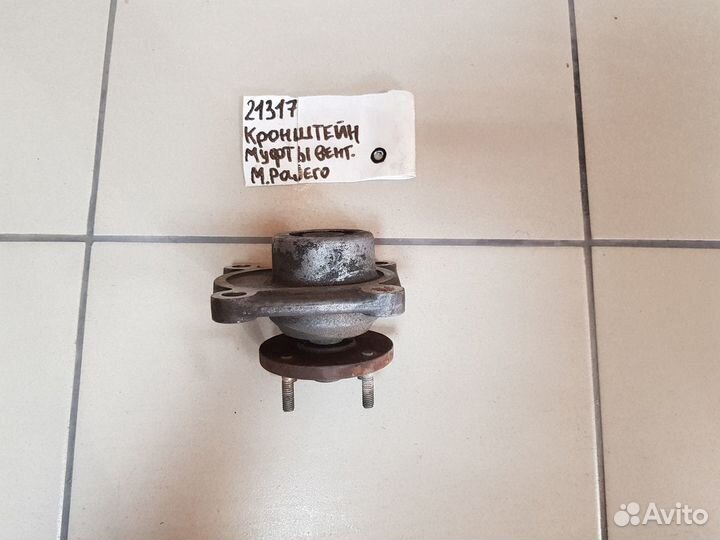 Mitsubishi Pajero Кронштейн муфты вентилятора