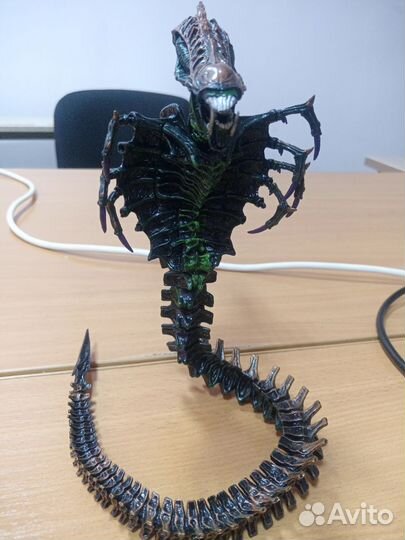 Фигурка чужой змей