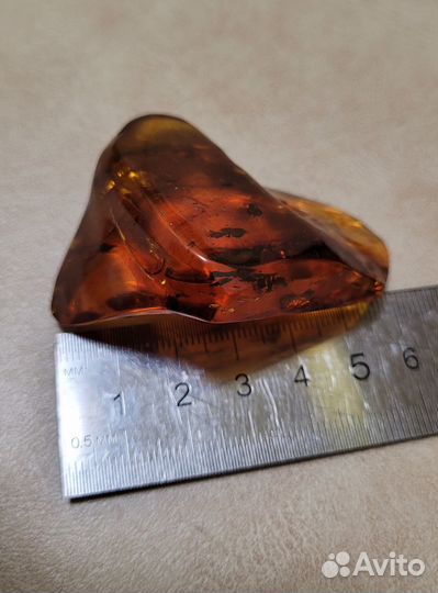 Янтарь крупный прозрачный