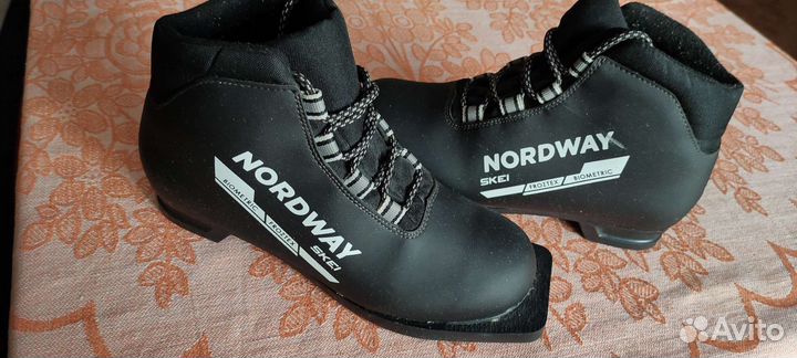 Лыжные ботинки