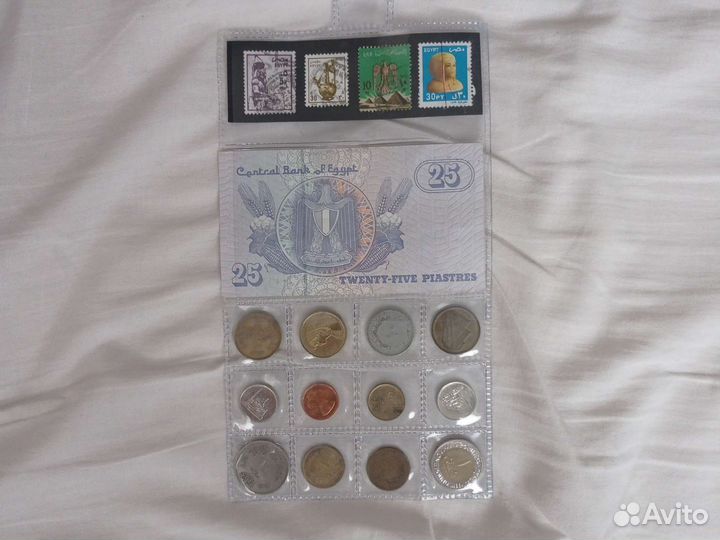Египетские коллекционные монеты с купюрой
