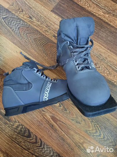 Лыжные ботинки