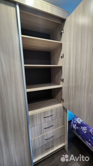 Шкаф для одежды бу,трюмо, горка под тв