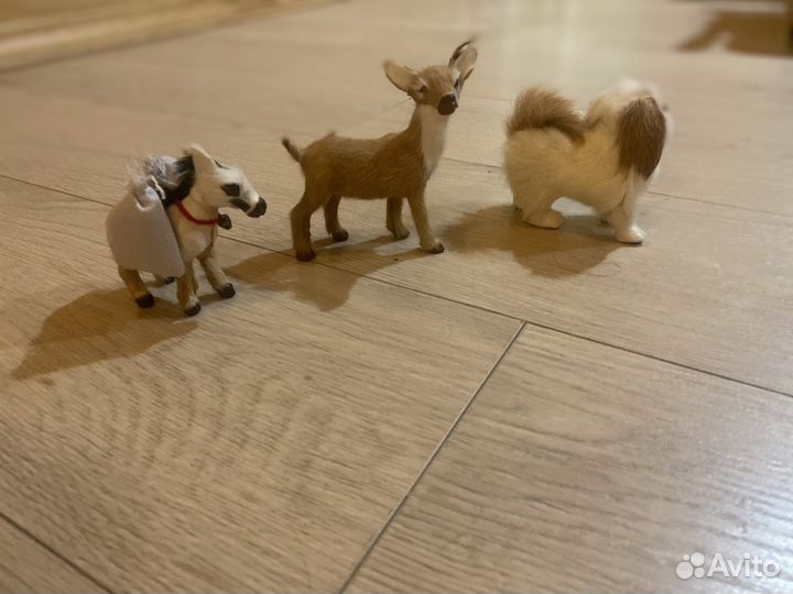 Фигурки животных из шерсти сувенирные