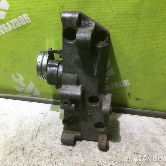 Кронштейн генератора Вольво C40