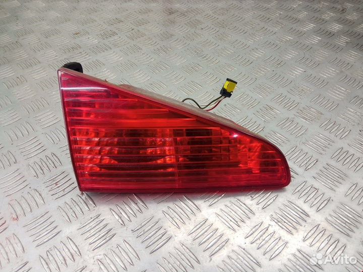 Фонарь крышки багажника левый Peugeot 607